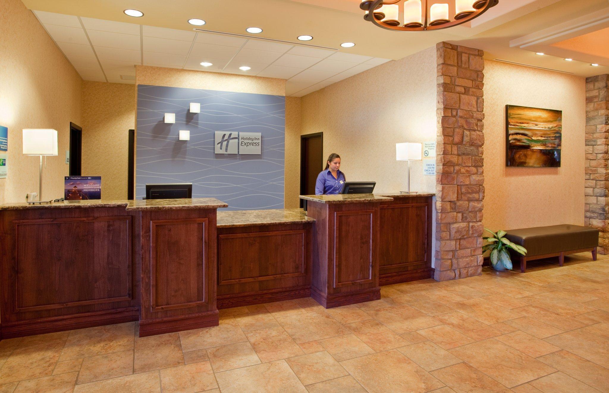 Holiday Inn Express & Suites Gallup East By Ihg Bagian luar foto