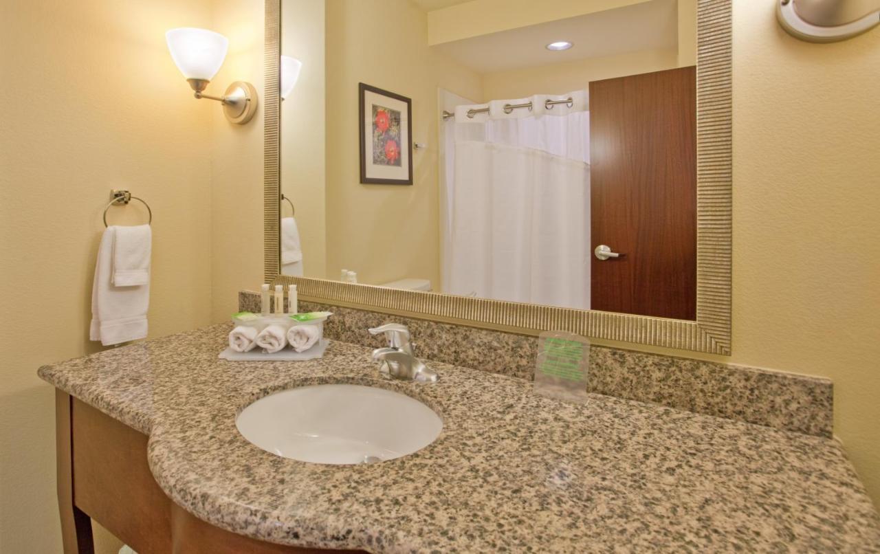 Holiday Inn Express & Suites Gallup East By Ihg Bagian luar foto